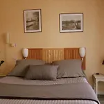 Le Marais Restaurant Au Petit Challandais Hotel
