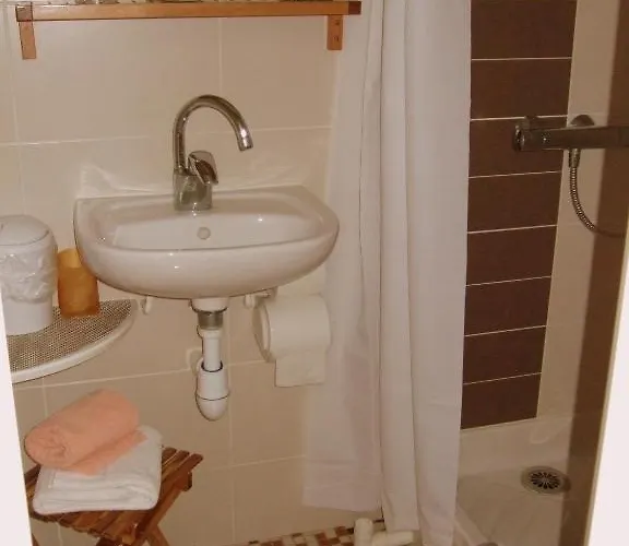 Hotel Le Marais Restaurant Au Petit Challandais 2*