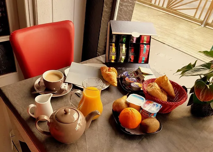 Hotel Le Marais Restaurant Au Petit Challandais 2*